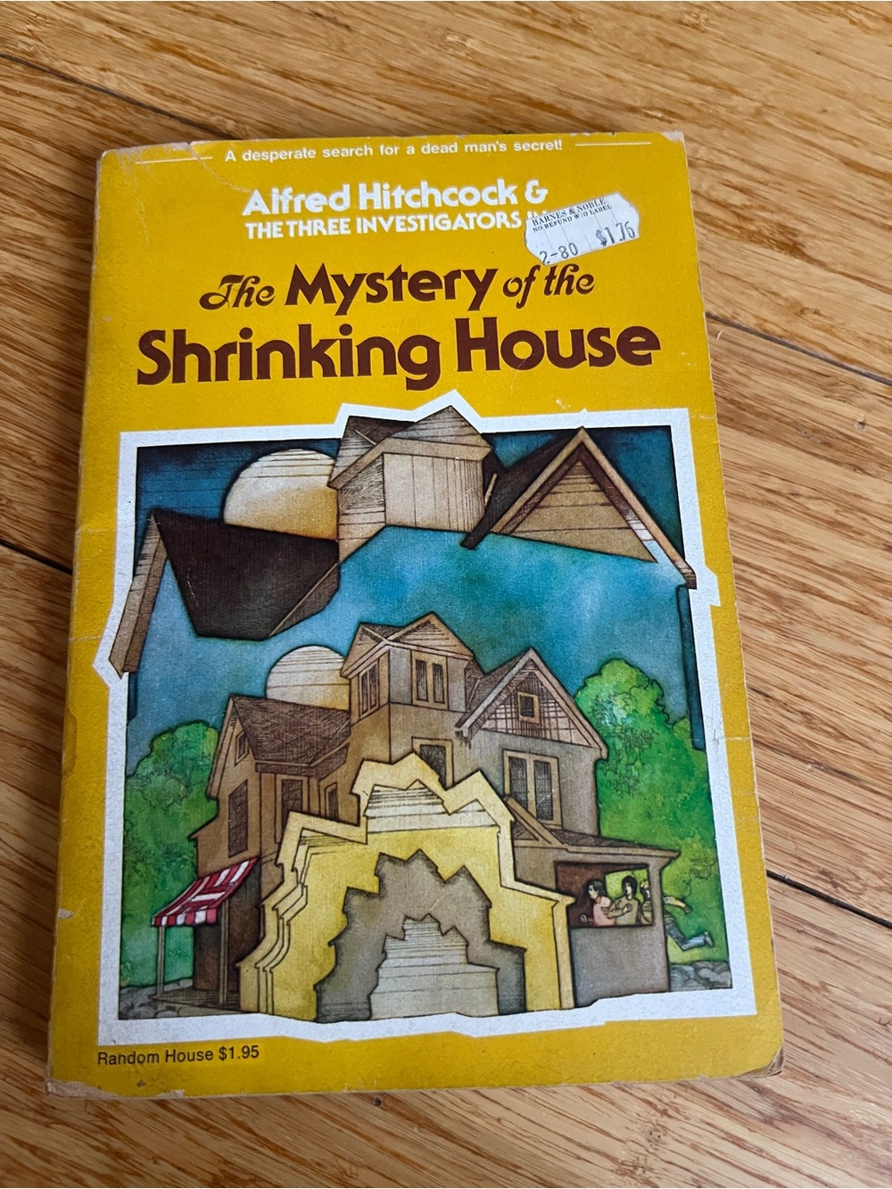 Vintage 1978 The Mystery of the Shrinking House | Alfred Hitchcock